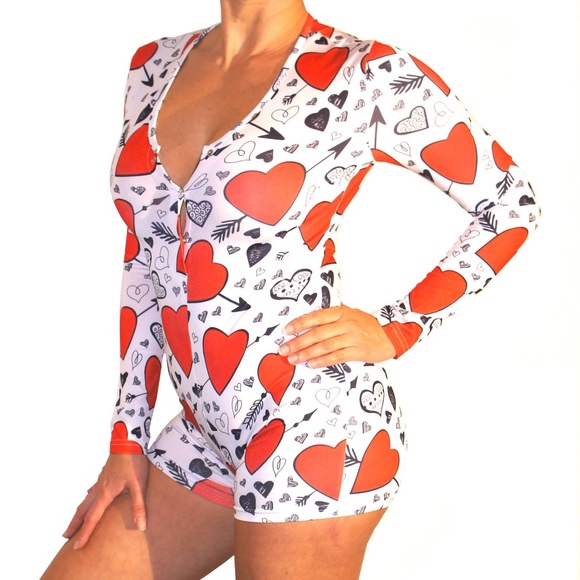 NEW heart print long sleeve sleep romper/onsie/pjs - Picture 1 of 5